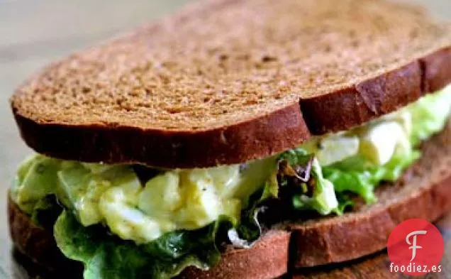 Sándwich de Ensalada de Huevo Rápido y Fácil