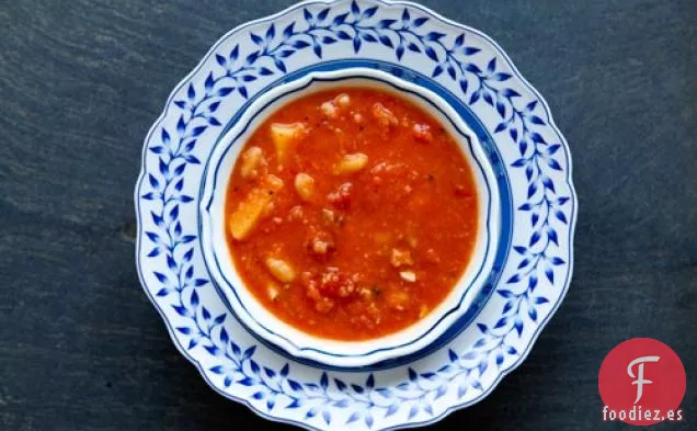 Sopa de Tomate, Frijoles Blancos y Tocino