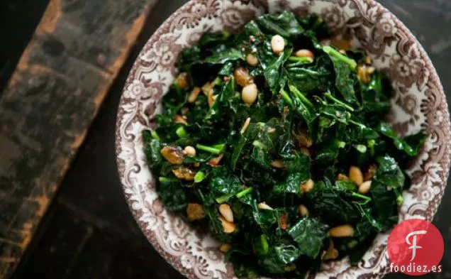 Verduras Salteadas con Piñones y Pasas