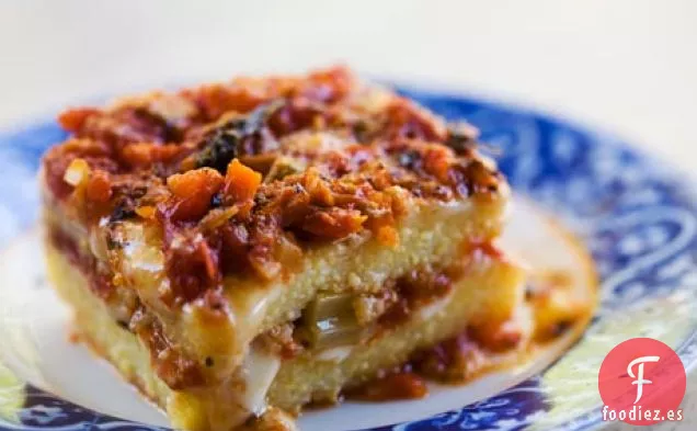 Cazuela de Polenta con Fontina y Salsa de Tomate