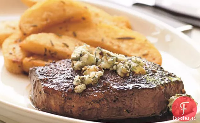 Filetes de Solomillo de Ternera a Fuego Lento con Reducción de Cerveza Oscura y Queso Azul