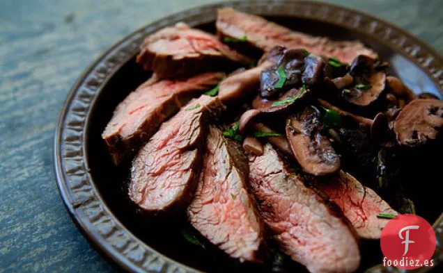 Bistec a la Parrilla con Champiñones
