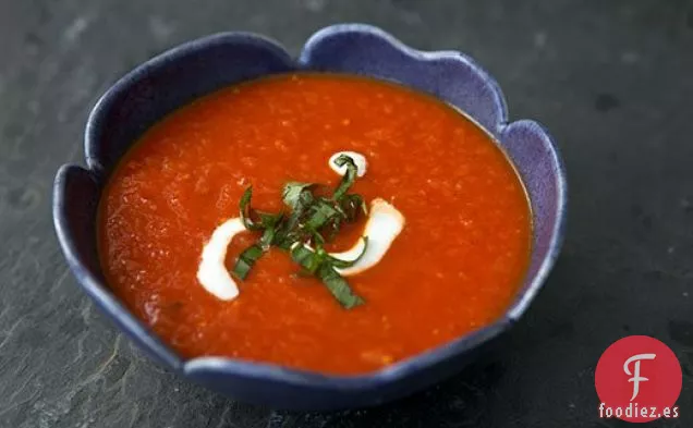 Sopa de Tomate Asado con Chipotle