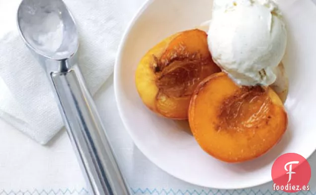 Melocotones Caramelizados con Helado