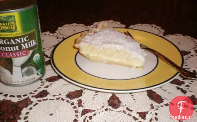 Pastel De Crema De Coco Con Cobertura De Leche De Coco Batida