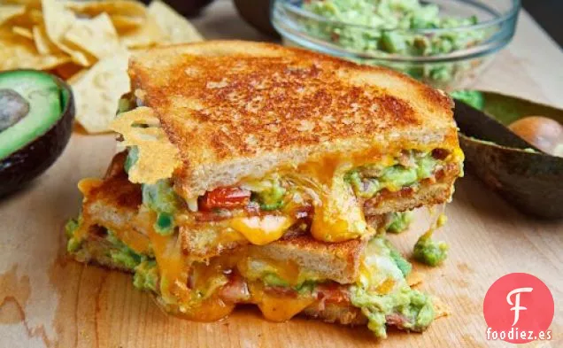 Sándwich de Queso a la Parrilla con Guacamole y Tocino