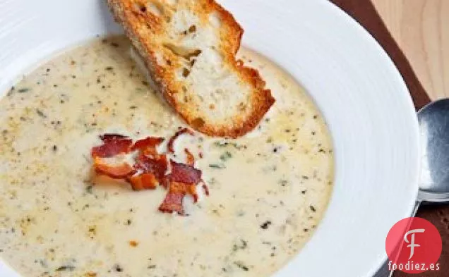 Sopa de Coliflor Asada y Queso Cheddar Blanco Envejecido