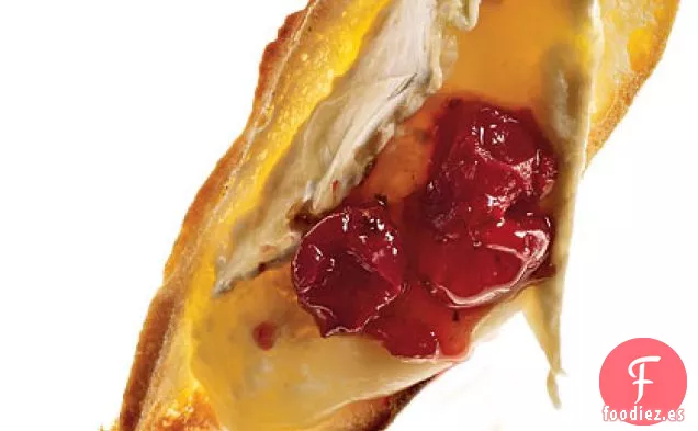Brie Al Horno Con Chutney De Manzana Crujiente