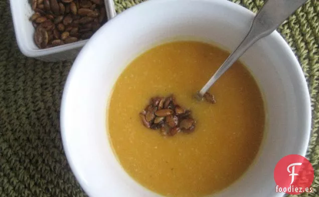 Sopa De Calabaza, Maíz Y Limoncillo Con Semillas De Calabaza Especiadas