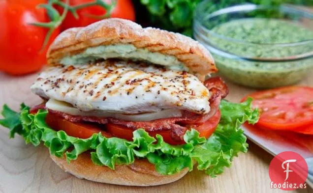 Sándwich de Pollo a la Parrilla y Club