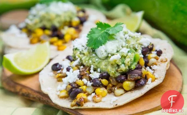 Tacos Caramelizados de Maíz y Frijoles Negros con Salsa de Calabacín Asado y Crema Poblana Asada