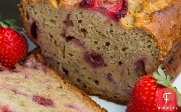 Pan de Plátano con Yogur Griego de Fresa