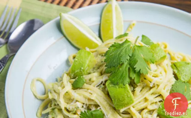 Pasta Alfredo con Aguacate y Queso de Cabra