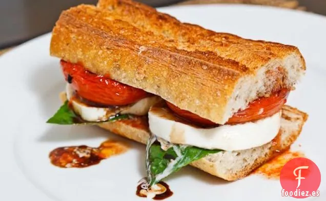 Sandwich de Caprese de Tomate Asado Balsámico