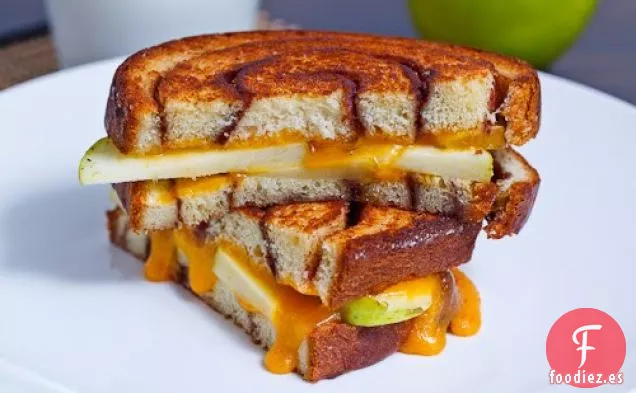 Sandwich de Queso a la Parrilla con Remolino de Canela y Manzana