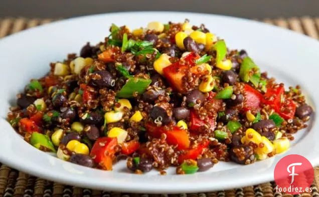 Ensalada de Quinua de Maíz y Frijoles Negros