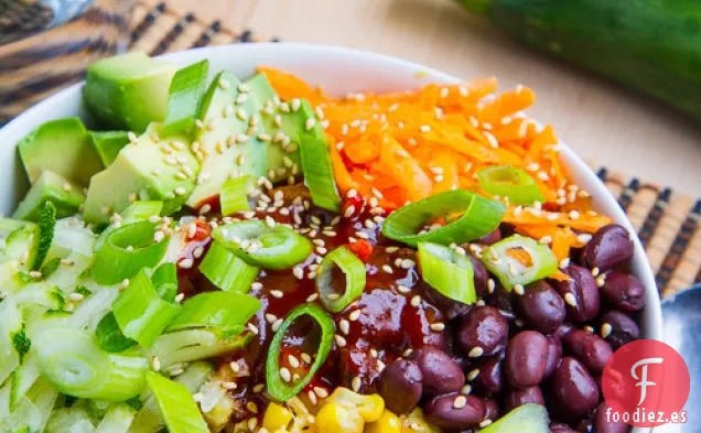 Bibimbap de Verduras de Verano con Maíz, Calabacín y Frijoles Negros