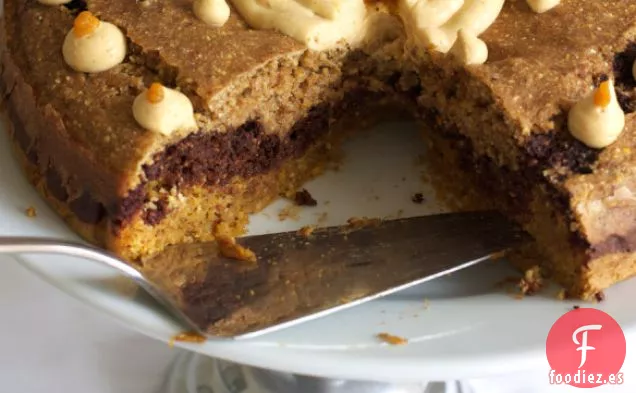 Pastel en Capas de Pan de Maíz con Calabaza y Chocolate