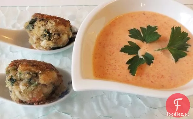 Croquetas de Salmón y Patata con Salsa Cremosa de Romesco
