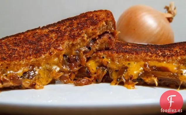 Sándwich de Queso a la Parrilla con Chutney de Cebolla
