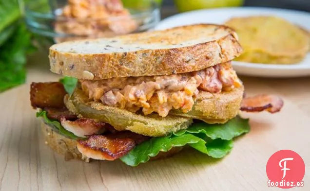 BLT de Tomate Verde Frito con Queso de Pimiento