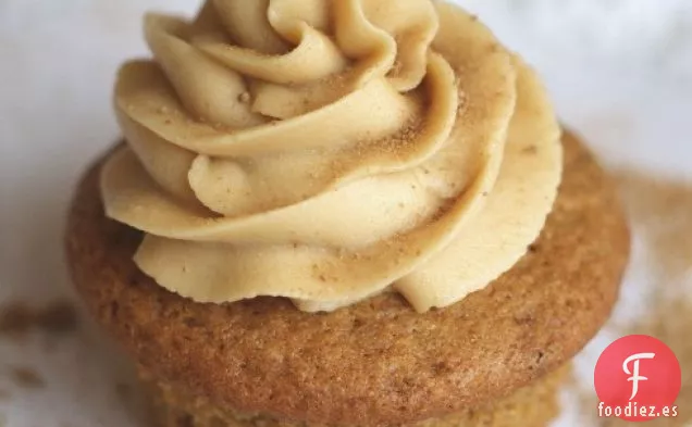 Cupcakes Veganos de Arce con Crema de Mantequilla sin Lácteos de Arce