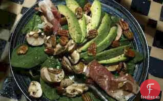 Ensalada de Aguacate y Nueces Pecanas