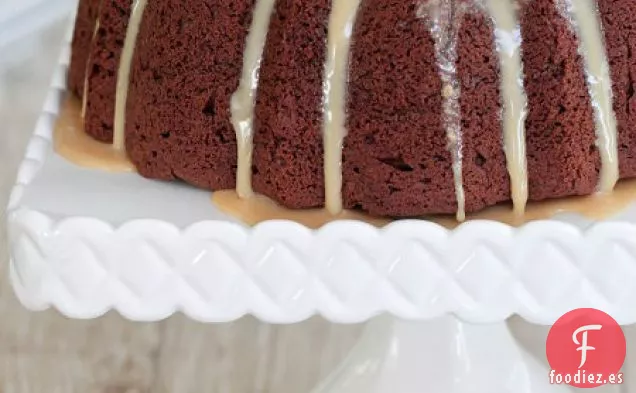 Pastel de Mantequilla de Maní de Chocolate con Glaseado de Mantequilla de Maní Dulce