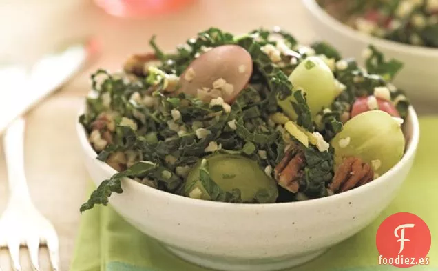 Ensalada de Bulgur con Uvas y Col Rizada