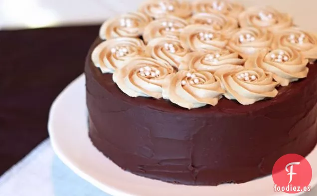 Pastel de Moca sin Gluten con Crema de Mantequilla de Café Vegano