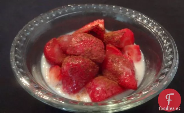 Fresas con Canela y Leche de Almendras