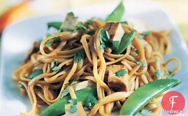 Tofu Tailandés y Fideos Asiáticos Picantes