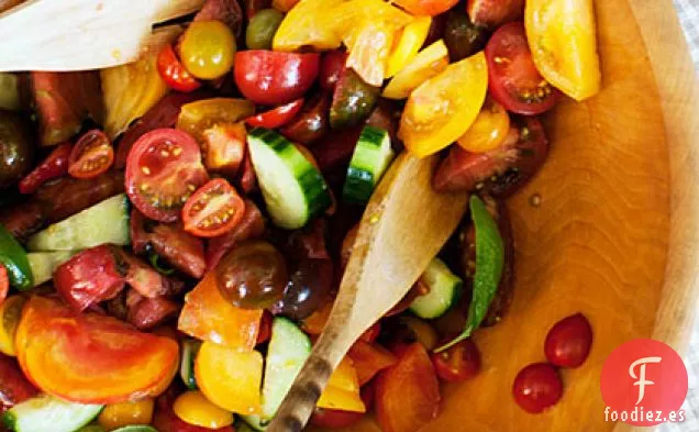 Ensalada de Tomate, Pepino y Albahaca