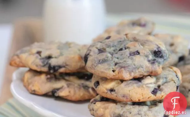 Galletas de Panqueques con Chispas de Chocolate Blanco de Arce y Arándanos