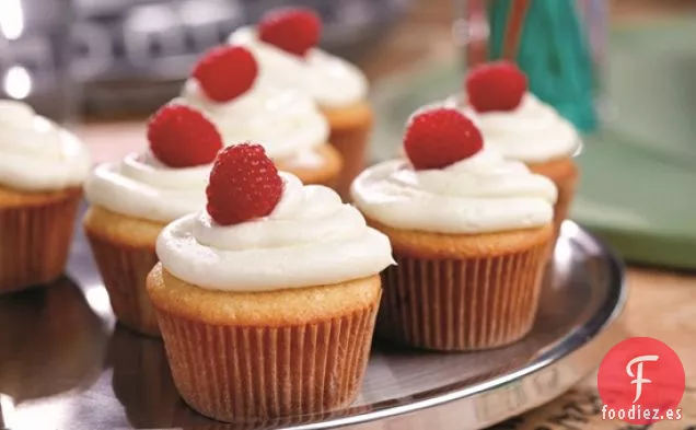 Cupcakes de Frambuesa con Glaseado de Queso Crema sin Lácteos