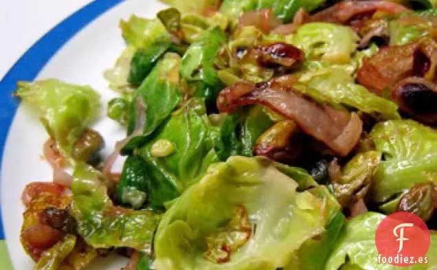 Coles de Bruselas Salteadas con Limón y Pistachos