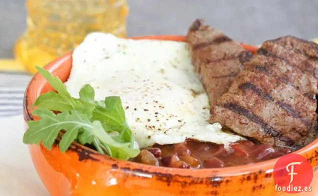 Bistec de Desayuno A la Parrilla Con Huevo Frito y Frijoles