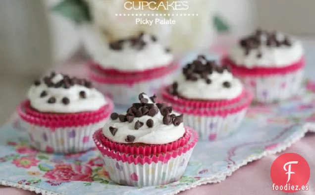Cupcakes Brownie de Calabaza con Crema de Mantequilla de Frijoles de Vainilla
