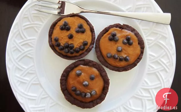 Mini Tartas de Calabaza sin Lácteos sin Hornear con Costras de Chocolate