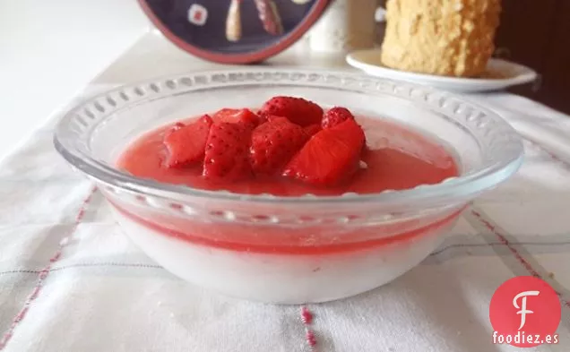 Pesebre Blanc de Leche de Almendras con Puré de Fresa