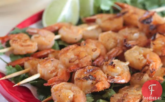 MAGDALENAS DE CHOCOLATE CASERAS CON GLASEADO DE MASA DE GALLETAS CON CHIPS DE CARAMELO DE MANTEQUILLA DE MANÍ