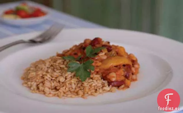 Chile Vegetariano de Frijoles con Salsa de Aguacate