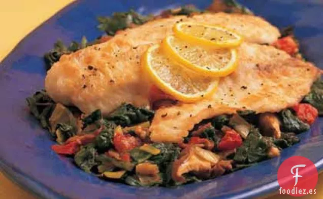 Bacalao Cocido En Sartén Sobre Ragú De Verduras