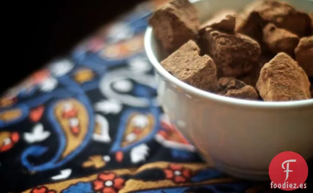 Una Indulgencia Benigna: Trufas Rústicas de Chocolate Maya