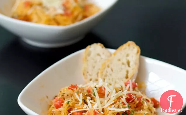 Calabaza Espagueti Con Tomates, Albahaca Y Parmesano