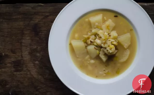 Sopa de Frijoles de Calabacín con Verduras Pálidas