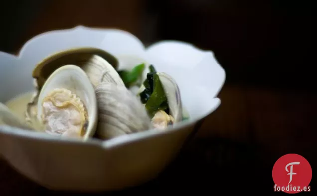 a: sopa de miso con almejas