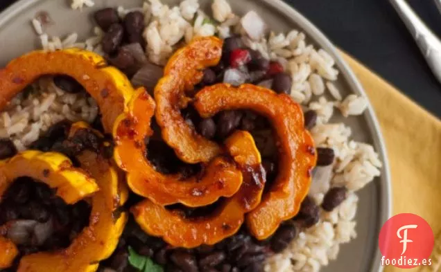 Calabaza Glaseada Con Chipotle Con Arroz Con Cilantro Y Lima Y Blac Refrito