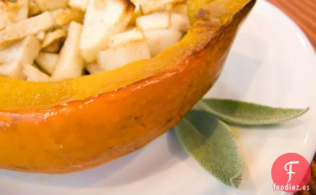 Calabaza De Bellota Asada Con Manzanas, Nueces Y Salvia