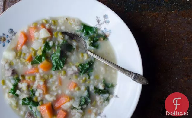 Un Humilde Alimento para el Invierno: Caldo Escocés de Cucharón